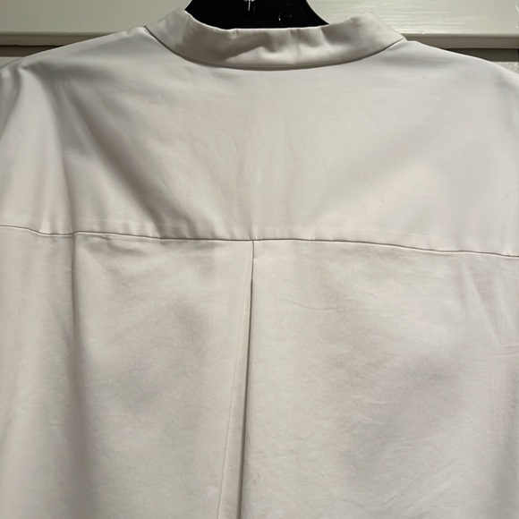 Ellie Tahari tunic blouse with flowy sleeves and an inverted pleat. High-low. - Picture 7 of 7